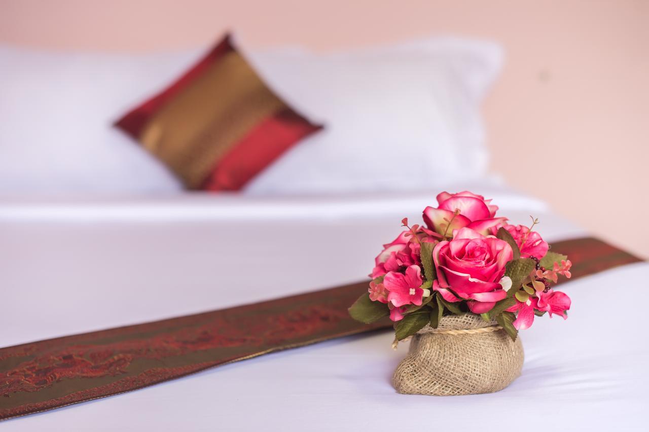 Full Stop. Hostel Patong Екстер'єр фото