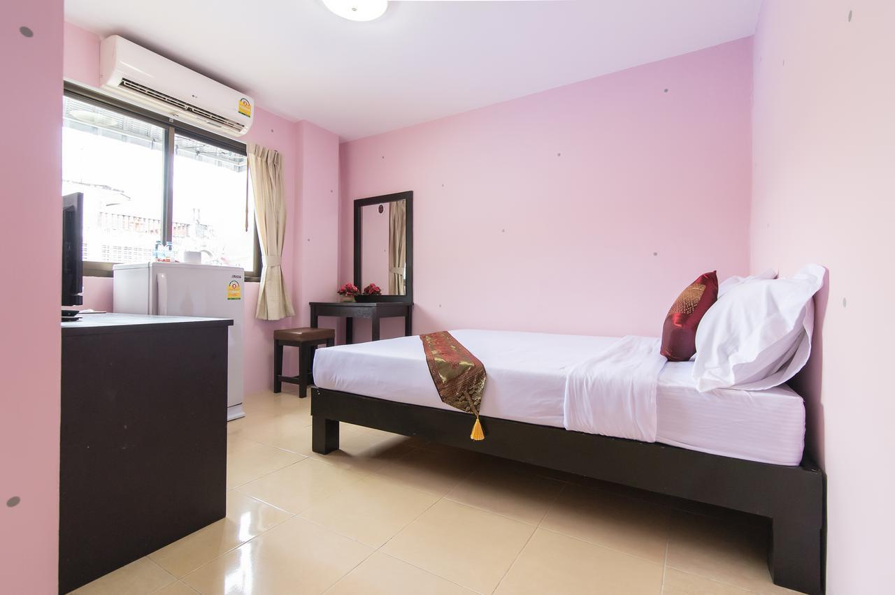 Full Stop. Hostel Patong Екстер'єр фото