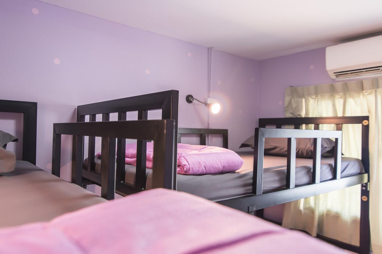 Full Stop. Hostel Patong Екстер'єр фото
