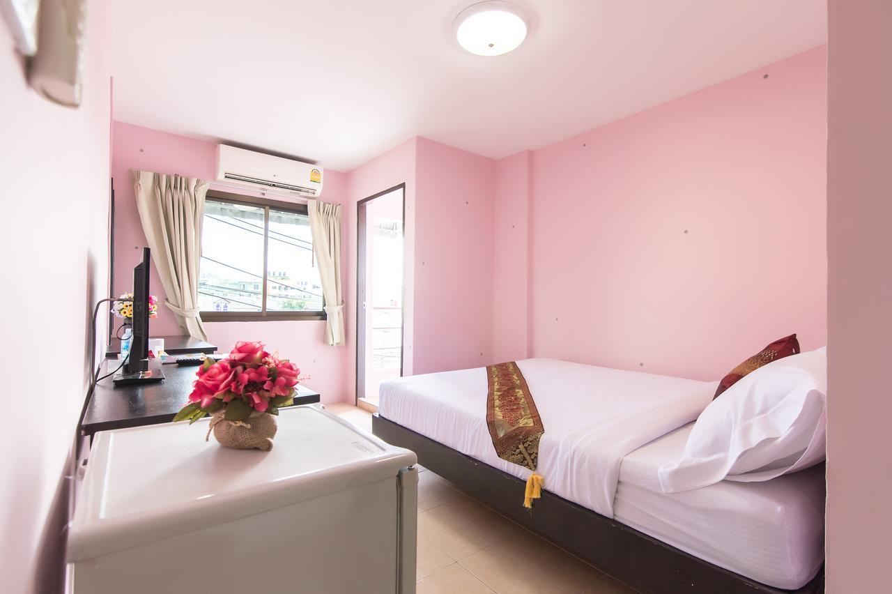 Full Stop. Hostel Patong Екстер'єр фото