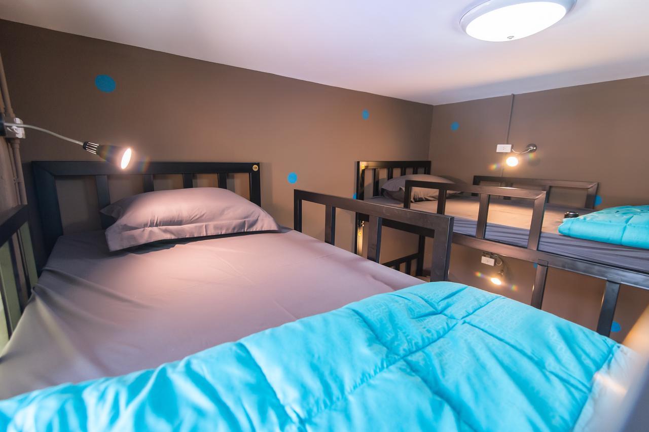 Full Stop. Hostel Patong Екстер'єр фото
