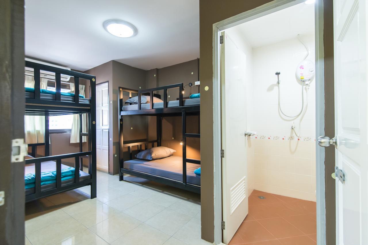 Full Stop. Hostel Patong Екстер'єр фото
